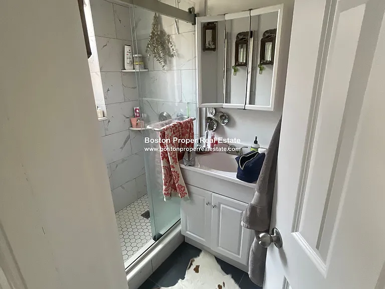51 Queensberry St #9 — Photo 1
