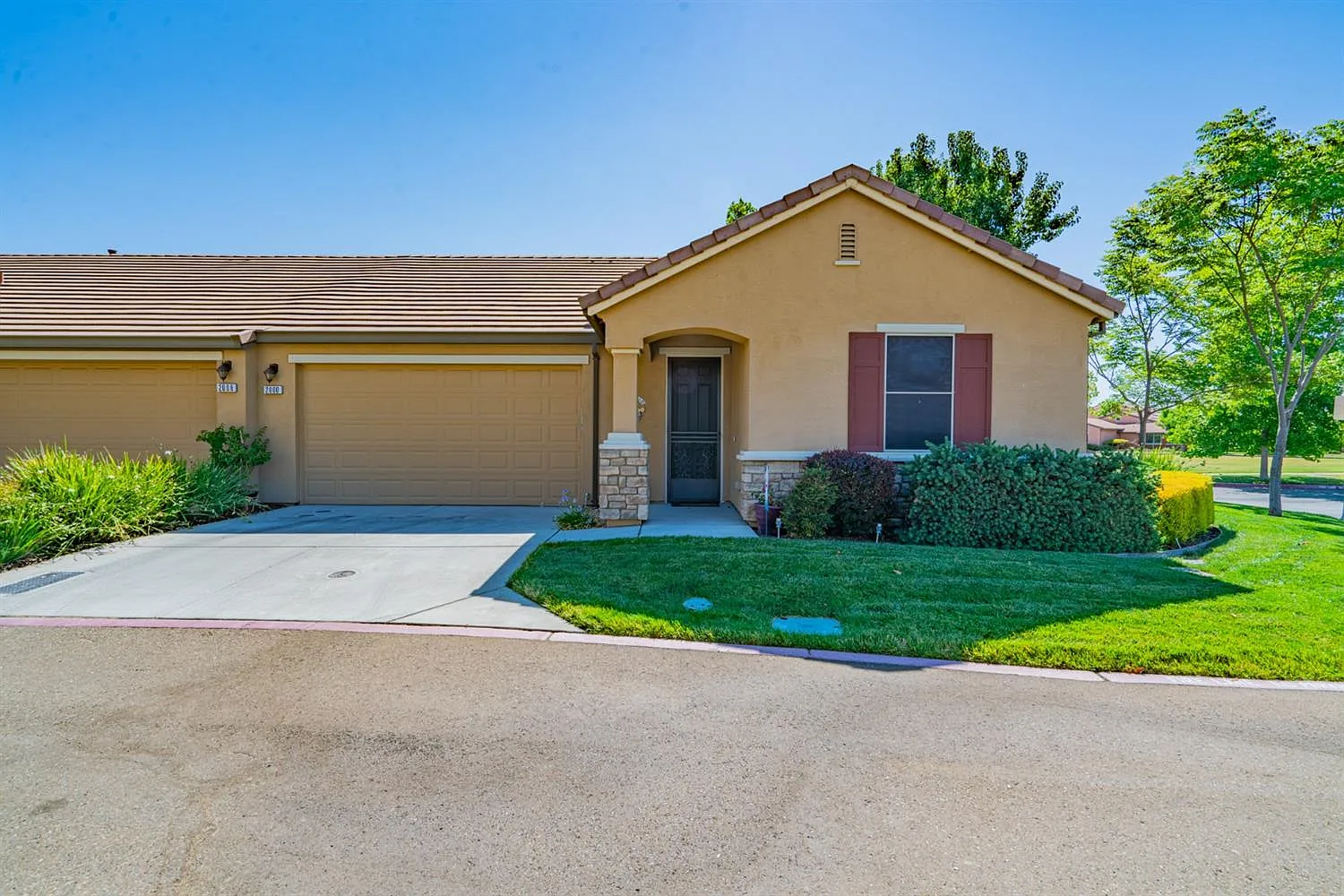 2000 Avignon Ln photo 1