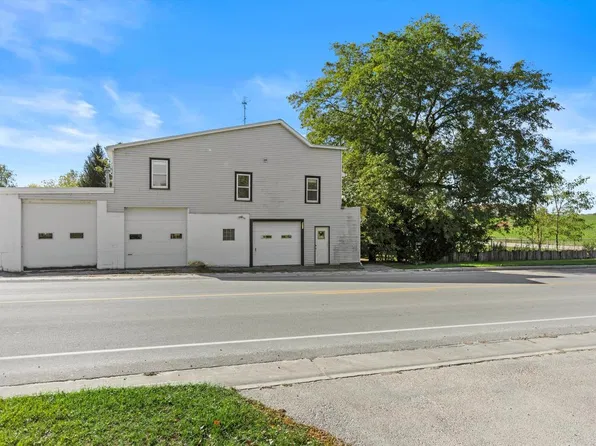 8923 North AVENUE, Cleveland, WI 53015