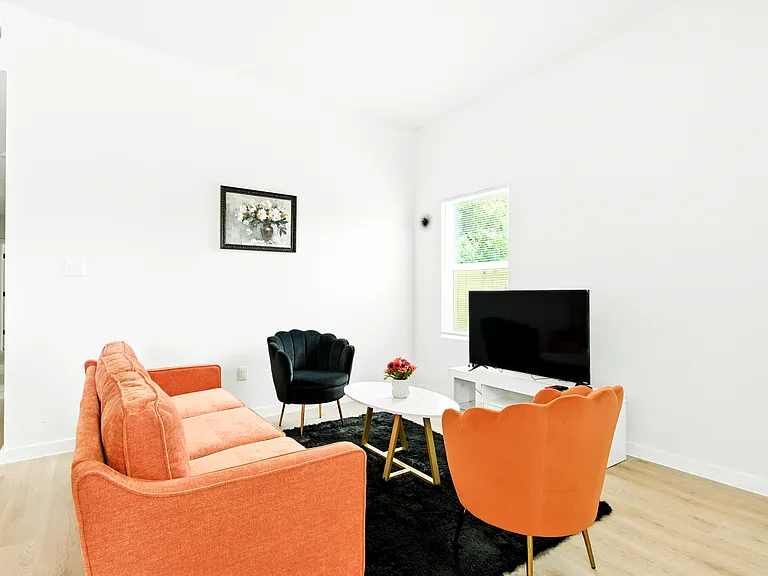 407 Clearwater St #A — Photo 4