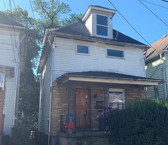 2nd image of 521 W Brady St