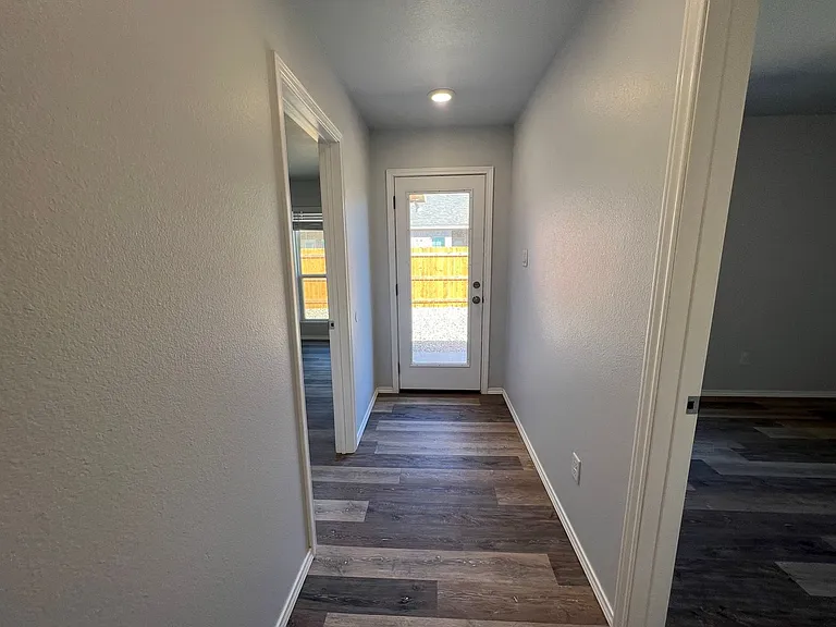 5609 Jarvis St — Photo 10