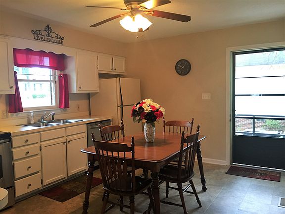 3rd image of 1817 Dorsett St