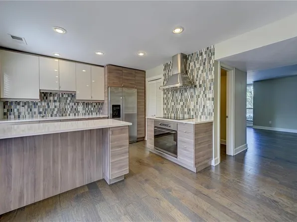 431 W 10th St, Kansas City, MO 64105