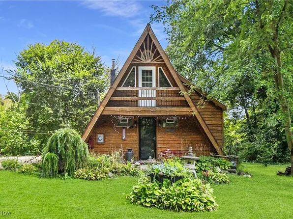 576 E River View Dr, Austinburg, OH 44010