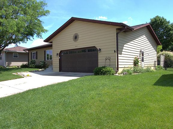 2nd image of 2937 22nd Ave N