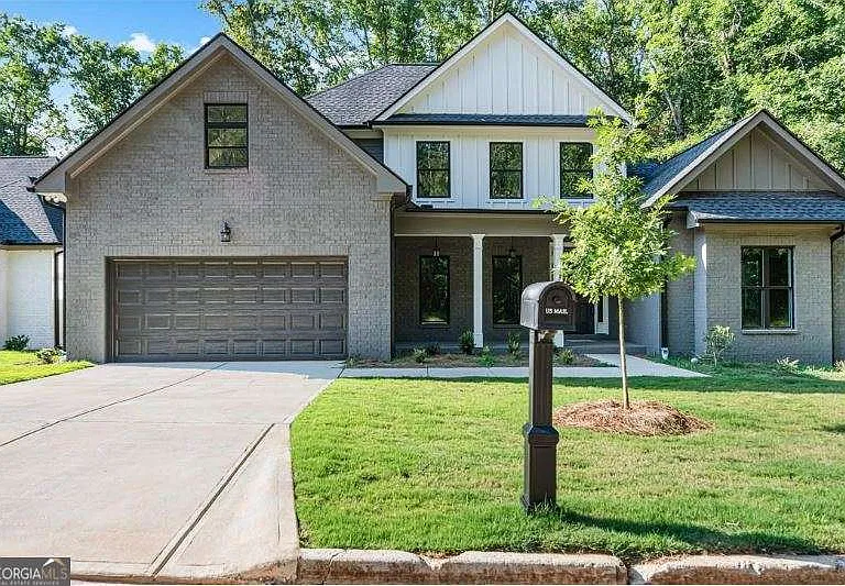 370 Ansley Dr — Photo 1