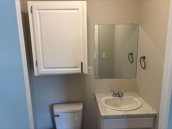 3rd image of 865 Green St