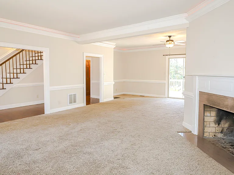 809 Houndslake Dr — Photo 8