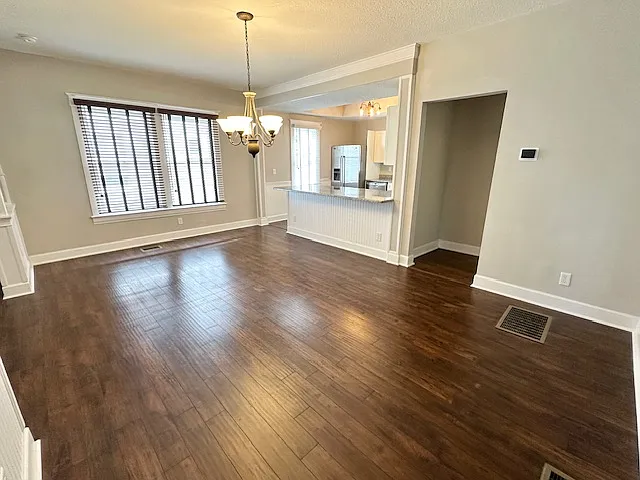 305 W 9th St — Photo 12