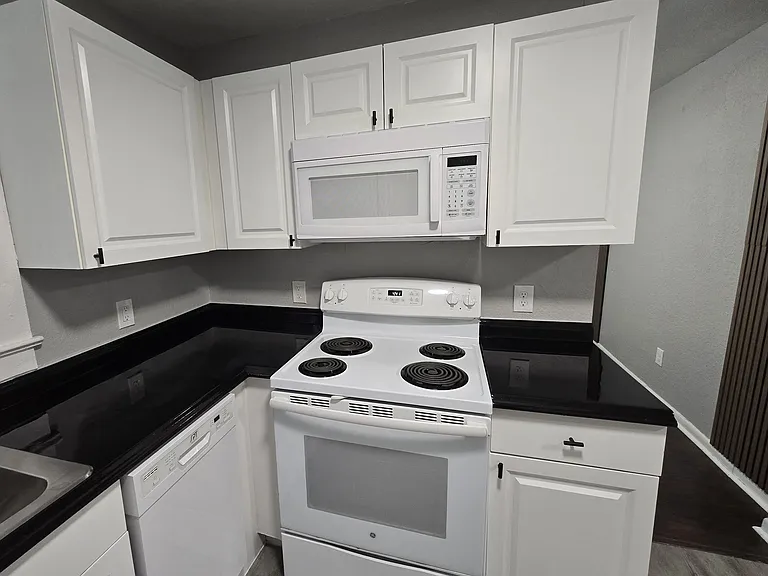 1603 E 33rd Ave — Photo 15
