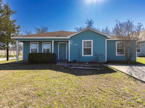 1605 Hemphill St, Greenville, TX 75401