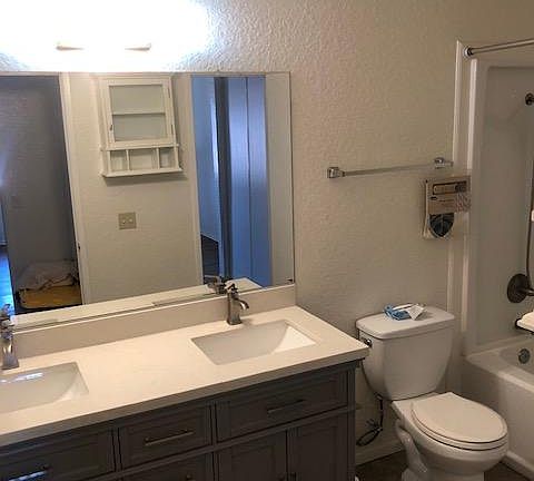 5th image of 905B Lombard Dr #905B