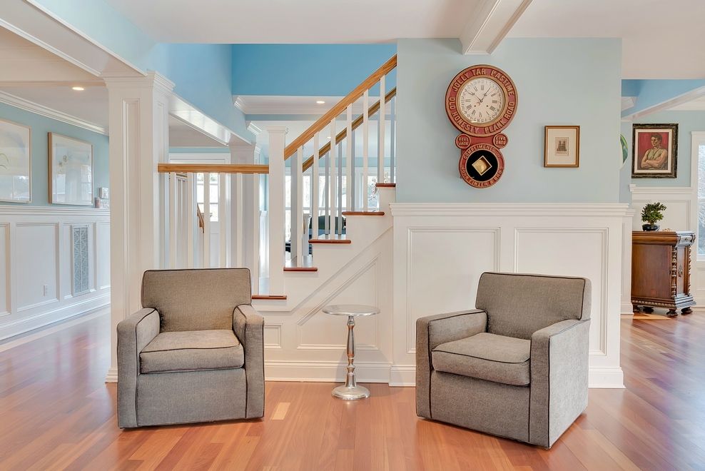  Gracious main level