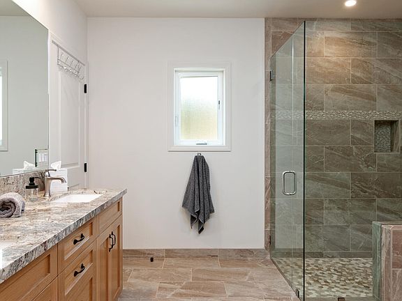 5th image of 685 Creekmont Ct
