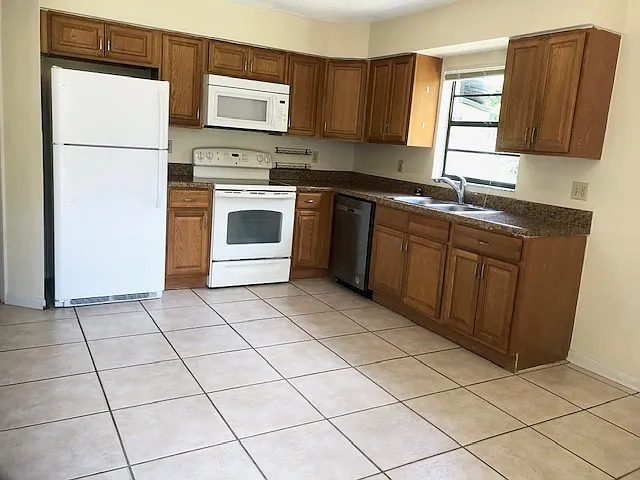 787 Lincoln Pkwy — Photo 4