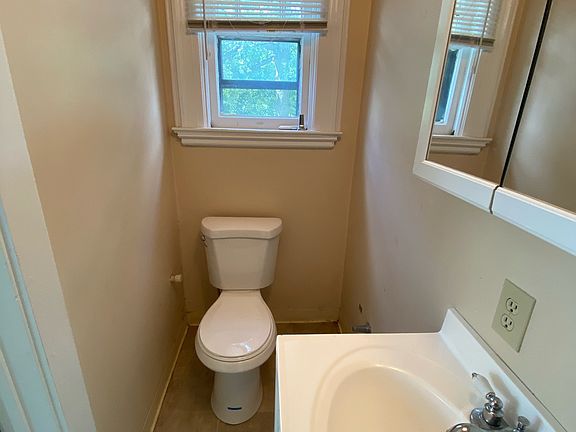 5th image of 324 Goundry St #4