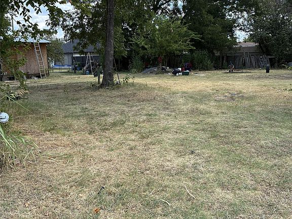 2nd image of 105 Texas St