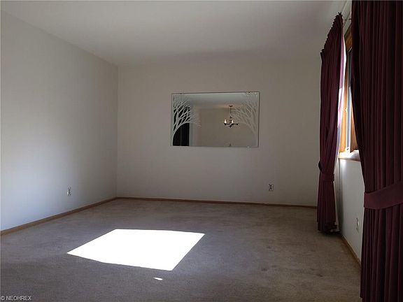 5th image of 29915 W Willowick Dr
