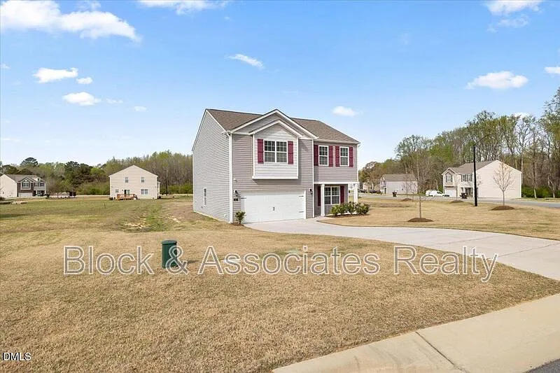 3 bed, 2.5 bath, $2,200 — Photo 3