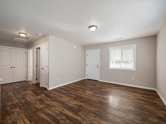4th image of 911 Sanford Ave