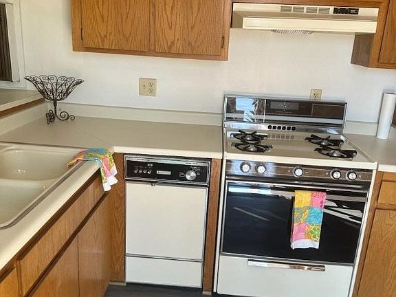 4th image of 568 E King Way