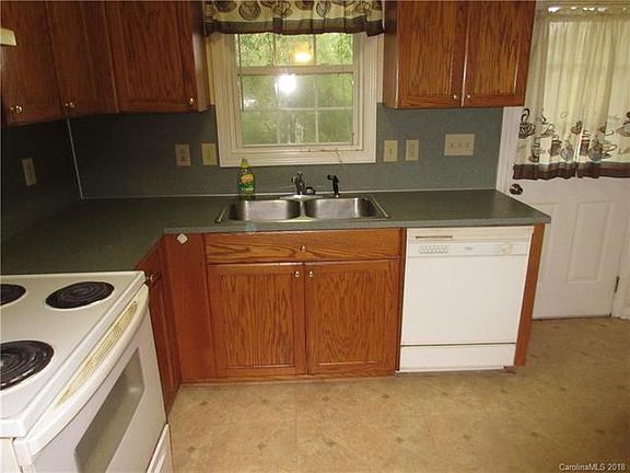 4th image of 1208 Hill St