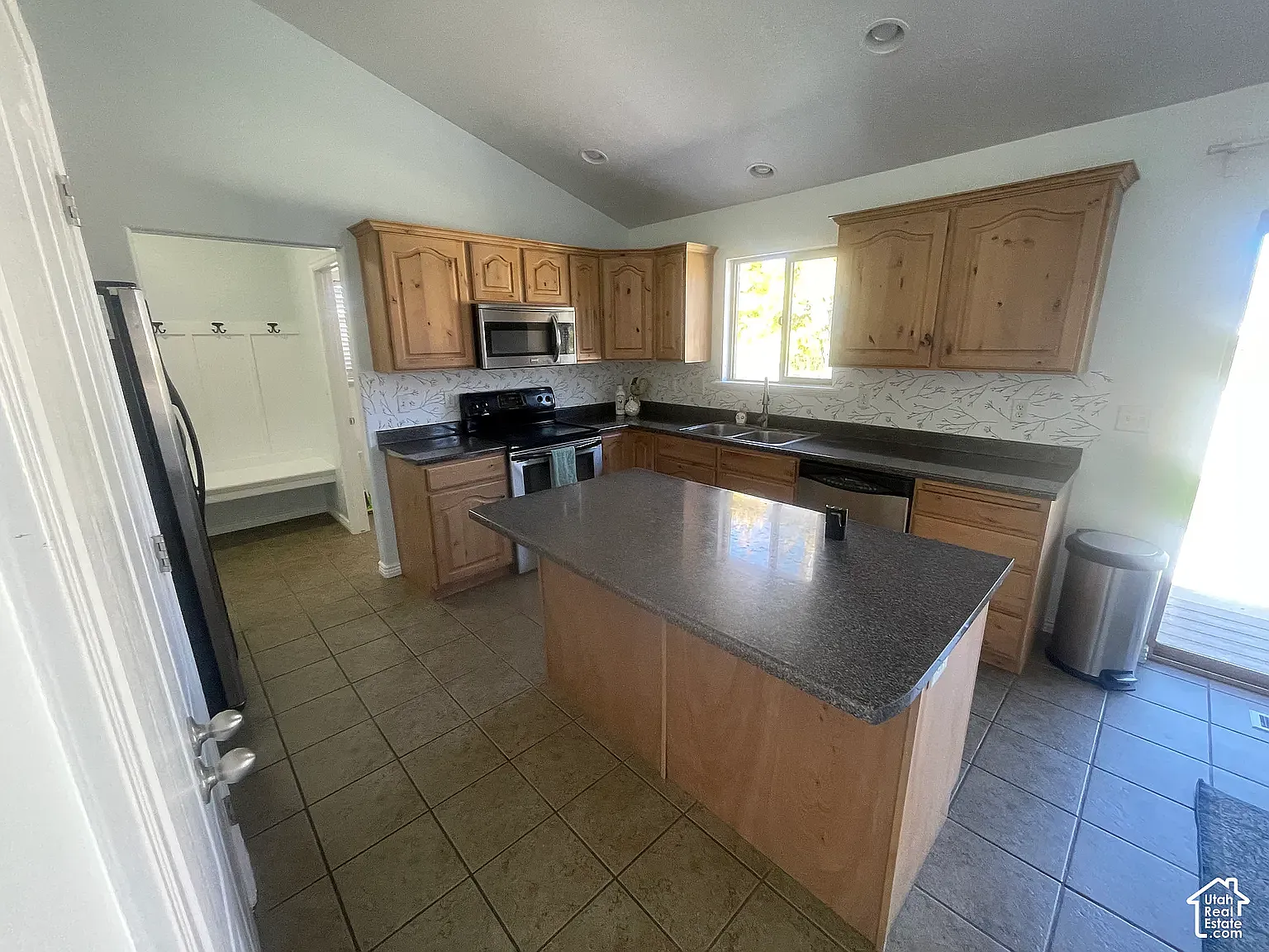 6 bed, 2900 sqft, $2,800 — Photo 4