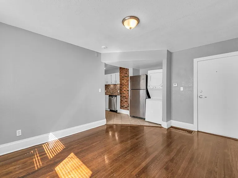 4226 Locust St — Photo 12
