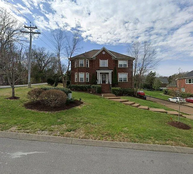 2005 Valleybrook Dr — Photo 1