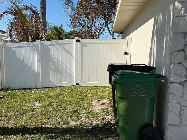 699 NW Riverside Dr — Photo 22