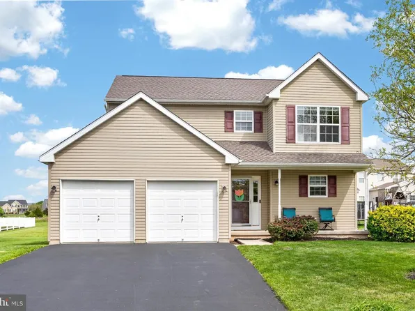 35 Westbury Dr, Gilbertsville, PA 19525