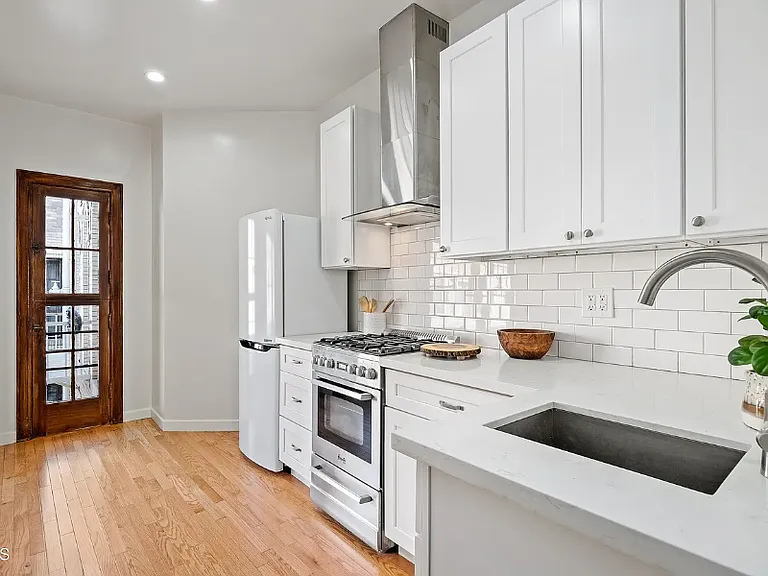 2121 James M Wood Blvd #410 — Photo 1