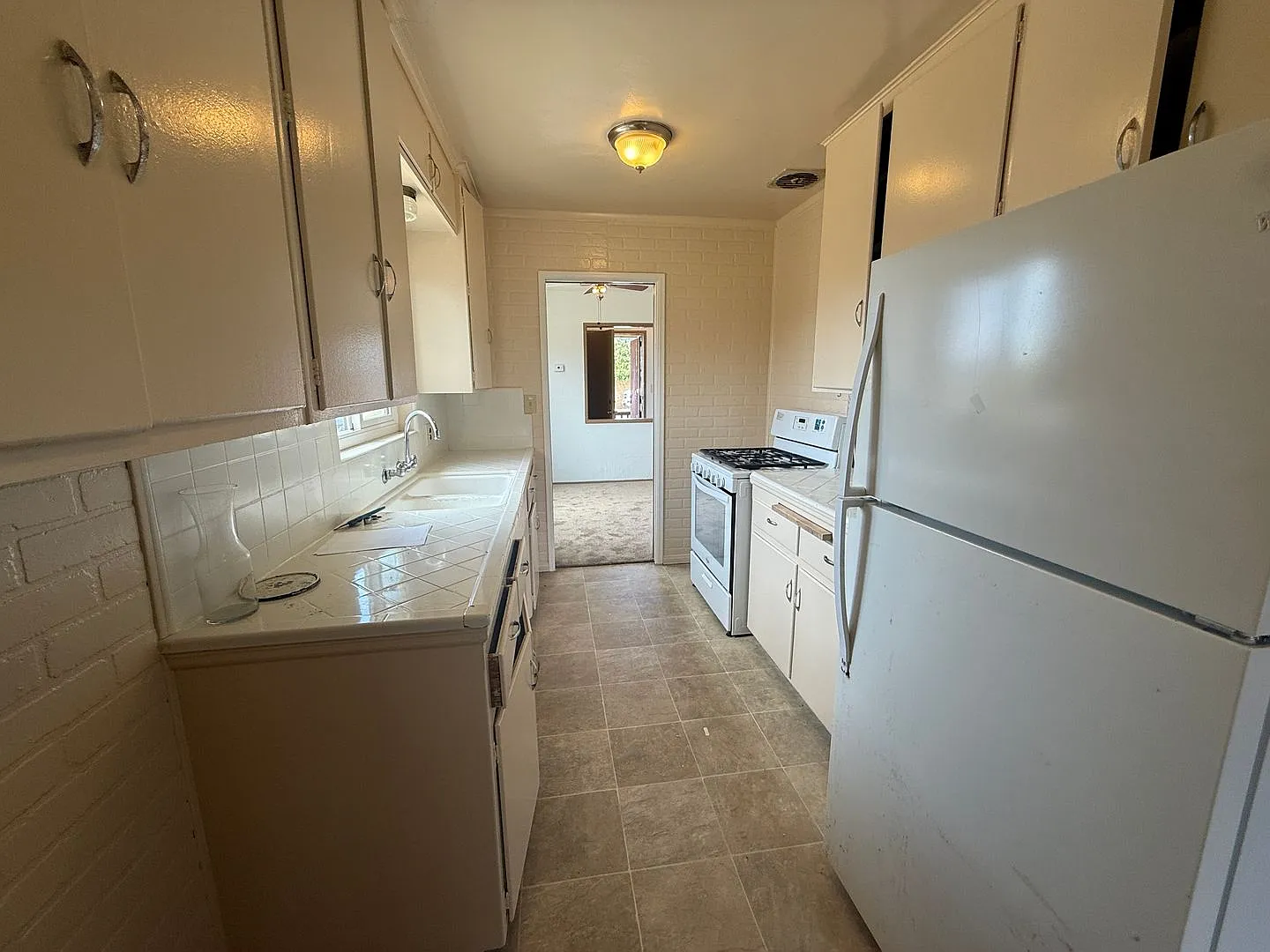 Fresh 3 bedroom + bonus room house minutes away from the beach! — Photo 3