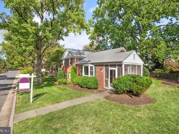 709 W View Ter, Alexandria, VA 22301