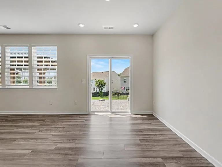 214 Kennerly Center Dr — Photo 7