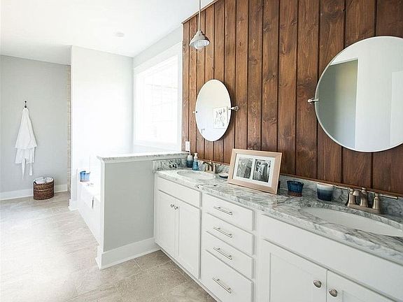 Master bathroom 