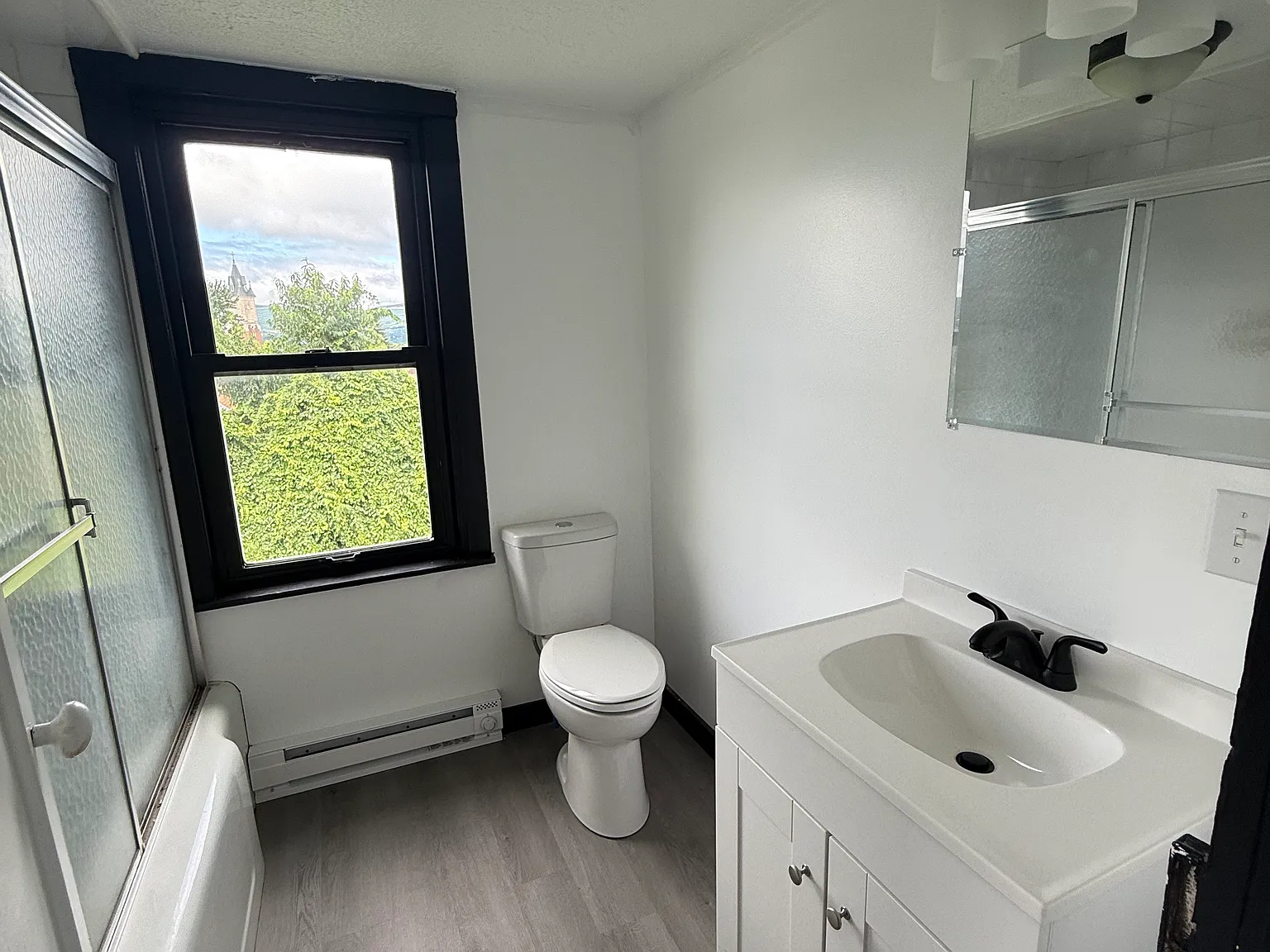 2 bed, $1,100 — Photo 4