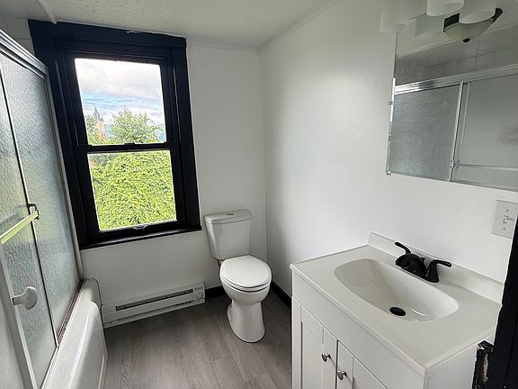 4th image of 125 Walnut St APT 2