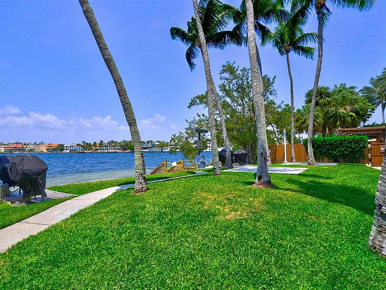 2 Grove Isle Dr #B1706 — Photo 31