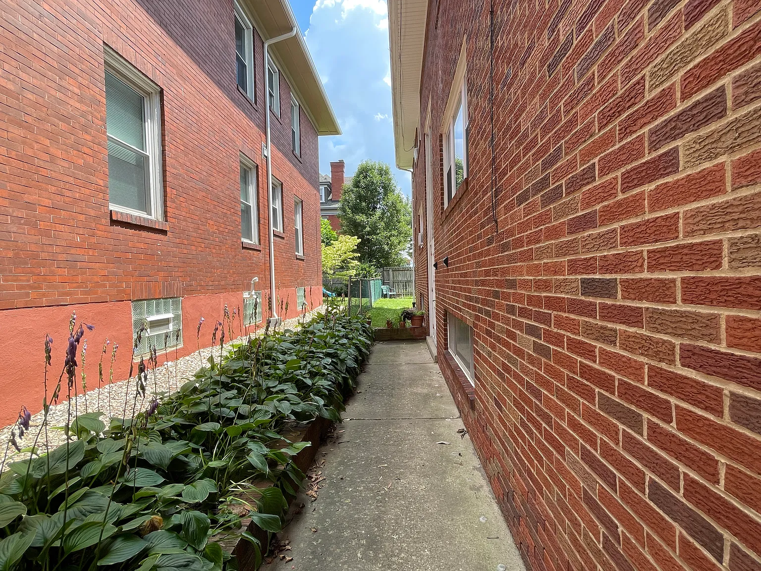 2 bed, 850 sqft, $1,500 — Photo 2