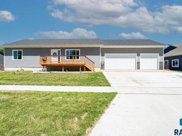 220 N Elm St, Lennox, SD 57039