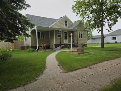516 8th St SE, Watertown, SD, 57201