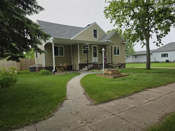 516 8th St SE, Watertown, SD 57201