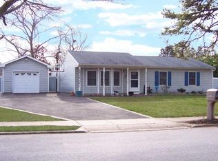 914 Peconic St, Ronkonkoma, NY 11779