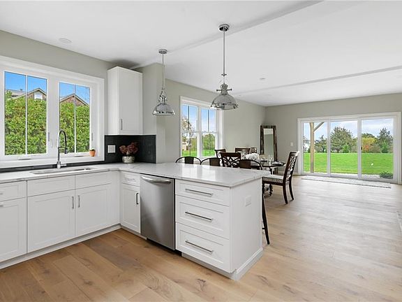 4th image of 30 Lighthouse Ln