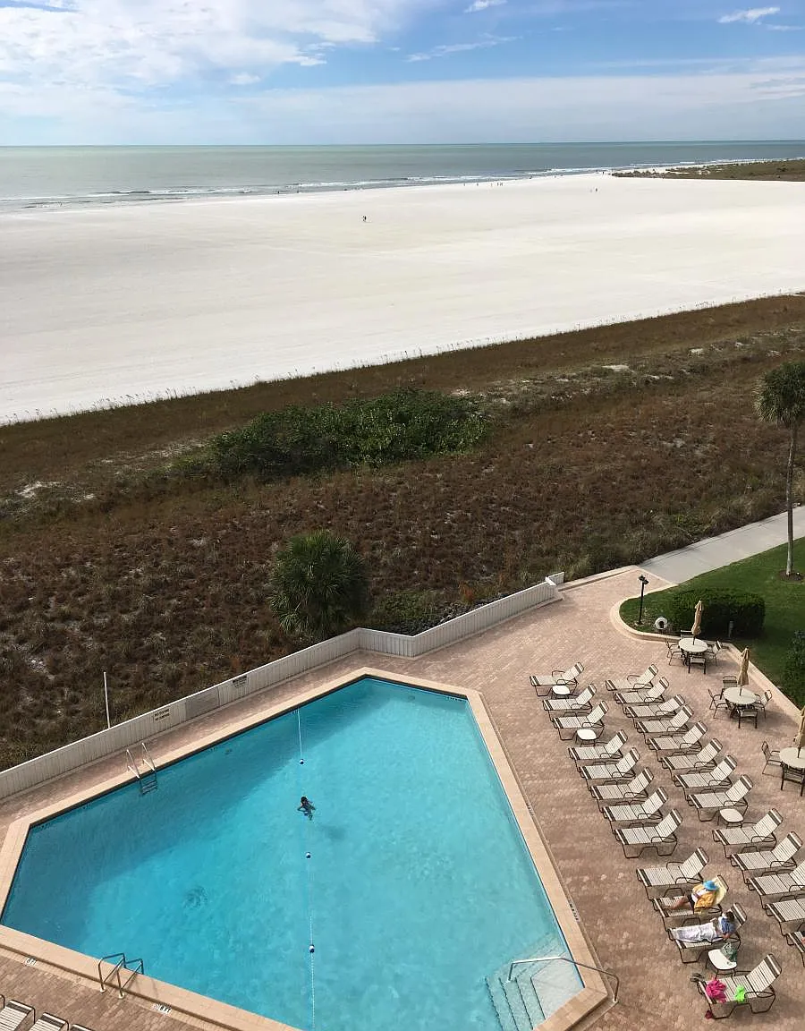 180 Seaview Court — Photo 3