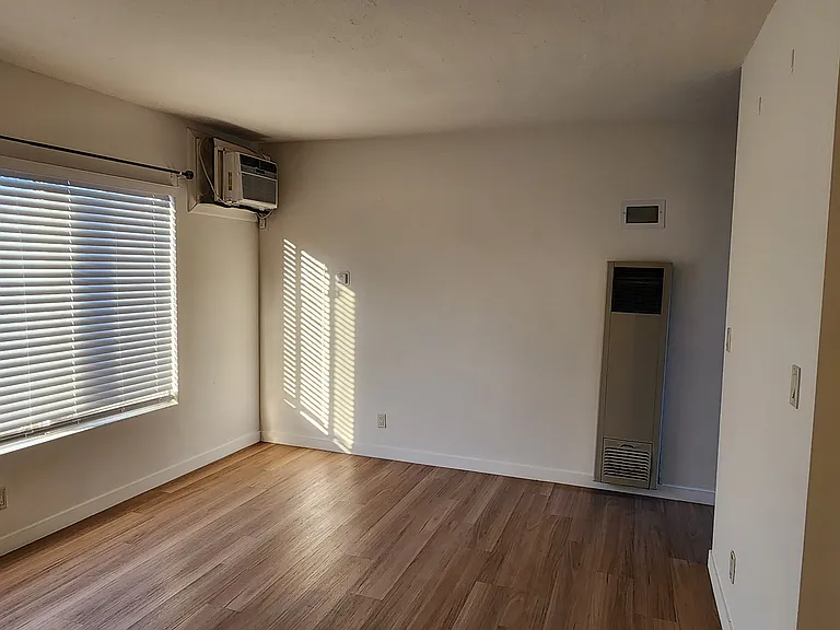262 N Palm Ave #B — Photo 4