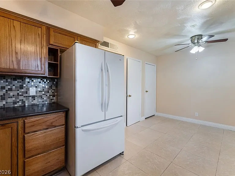 7084 Burcot Ave #J21 — Photo 11