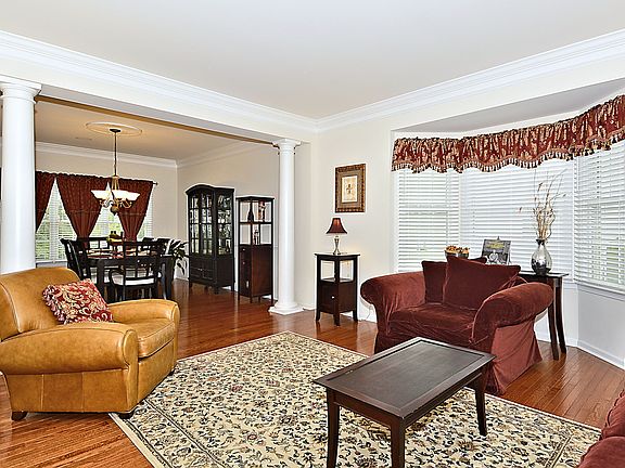 Living Room w/Full Bay Windo